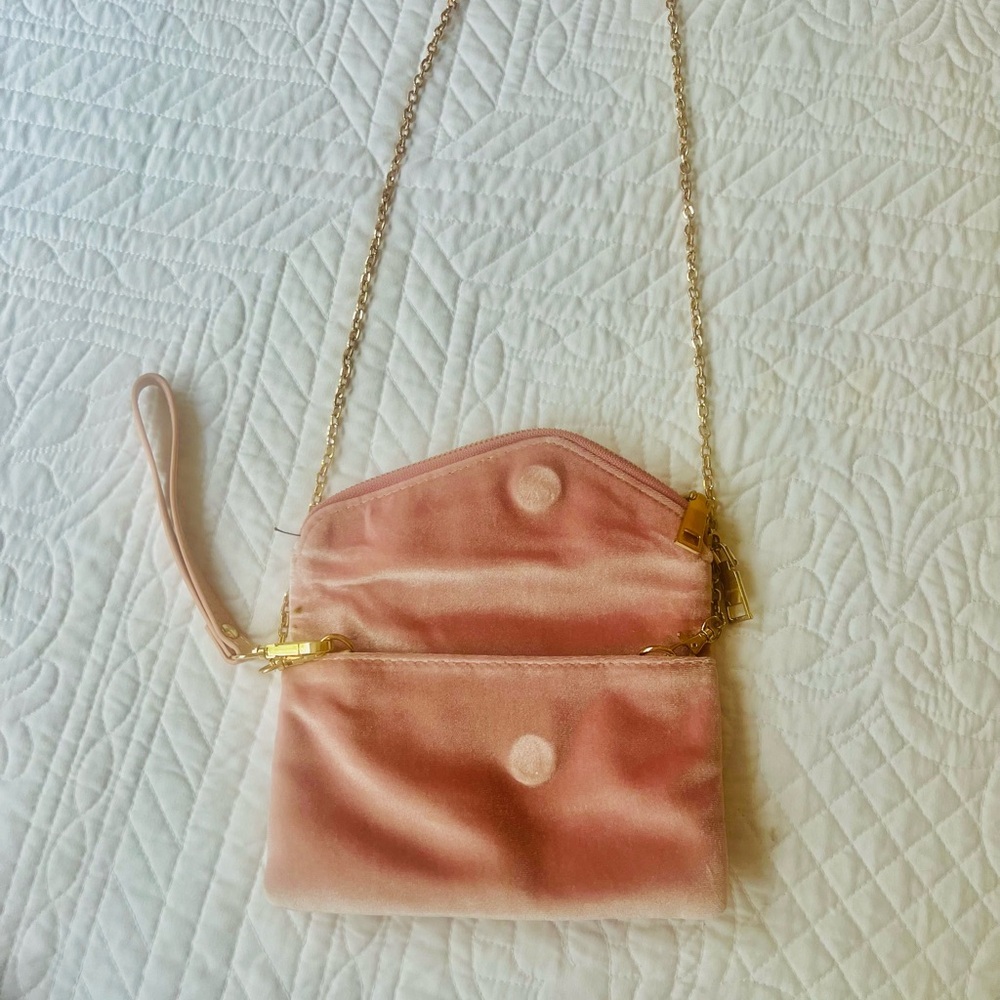 Urban Expressions Pink Velvet Chain Wristlet Clutch with Gold Hardware - Picture 2 of 9